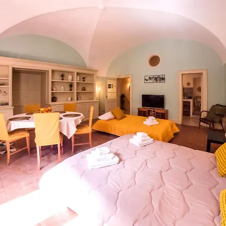 Crociferi Palace - Exclusive Brand 