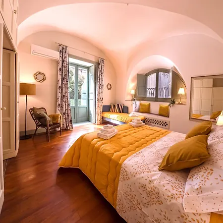Crociferi Palace - Exclusive Brand 